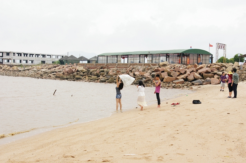 ��Ͷ���Ů��