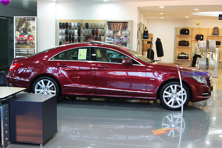 ��ɫ����