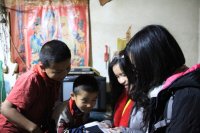 ���ֵ��ǿ���������ǰ����Ƭ������û�д��·��ĵܵܣ���Ҷ�Ц�ˡ�