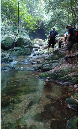 һ·�϶��Ƿ�ɽ��ˮ