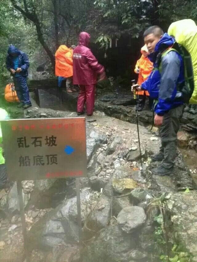 ��ʯ�½���