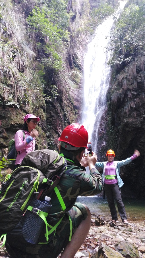 �ٲ�ǰ�׷���Ӱ