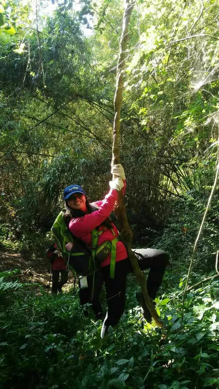 ���Ů���е���ɻ��ӵ�