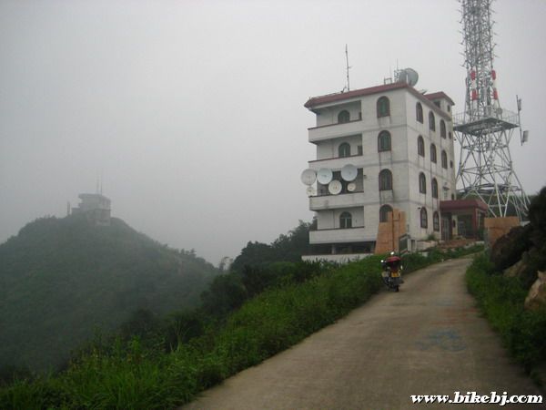 ɽ���ϵ�΢��վ