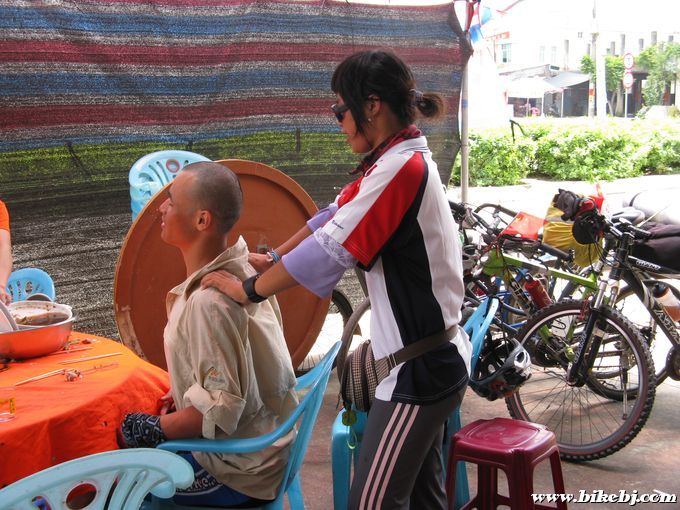 ��ĦʦС���ڰ��Ұ�Ħ���Ǻǣ�������רҵ�İ�Ħʦ��