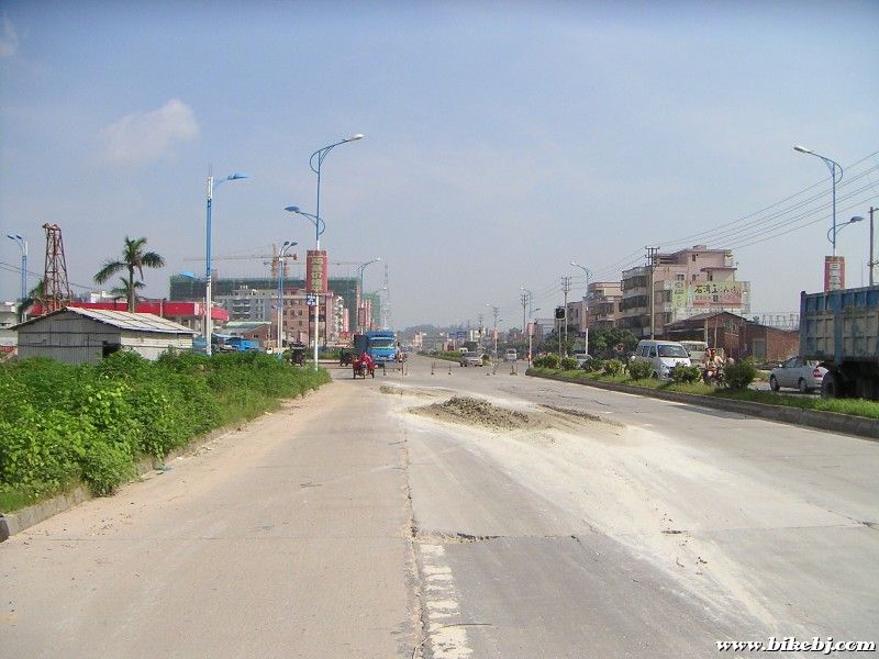 ʯ�ǵ���������·��һ��ͣ����ˮ��������