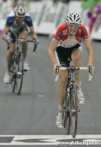 ʩ���˱�����