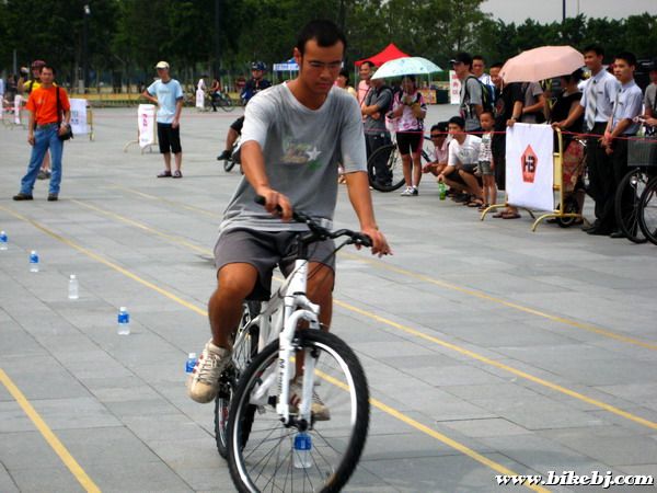 �����ڱ����зǳ�רע