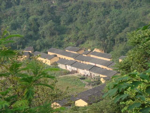 ��ɽ�µĴ�ׯ