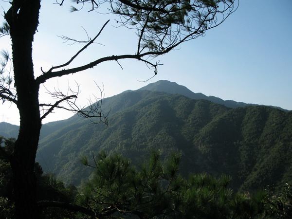 ��������690�׵Ķ�ñɽ