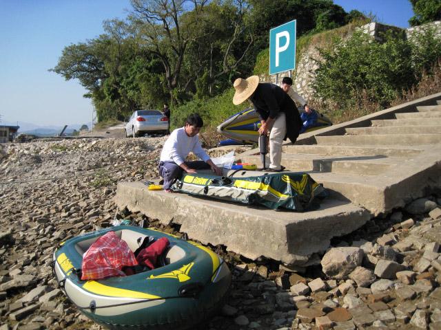 �������������ǵ�������ͷ,��ͧ����,׼����ˮ.