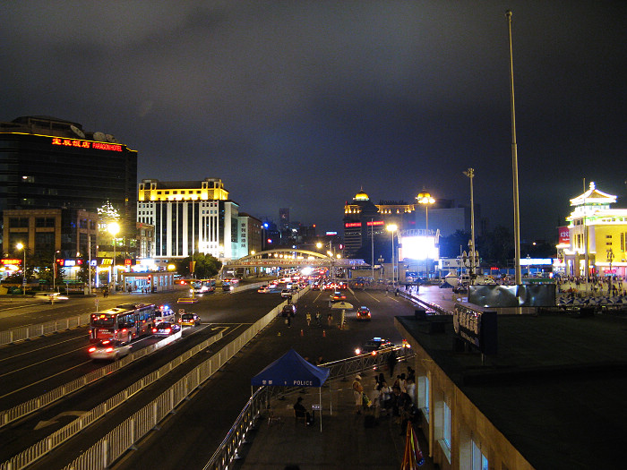 ������վ��վǰ�Ĵ���·