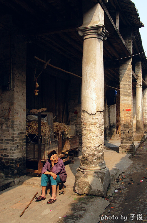 ���������ڵĹ��м�