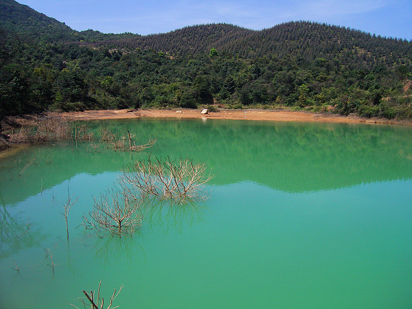 �����ɽ�ϵĺ�