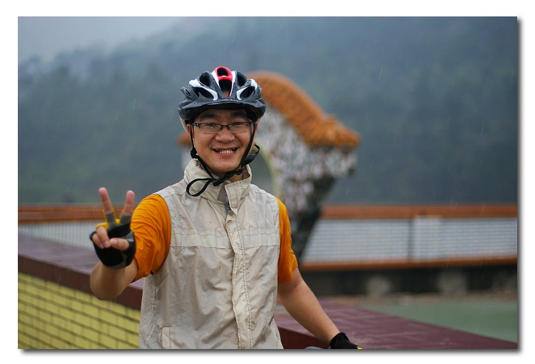 ��ɫ�ֵƣ����·���ʪ��ʲô����