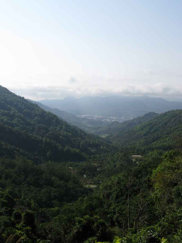 ʮ��������º󣬻�ͷ������ָɽ��