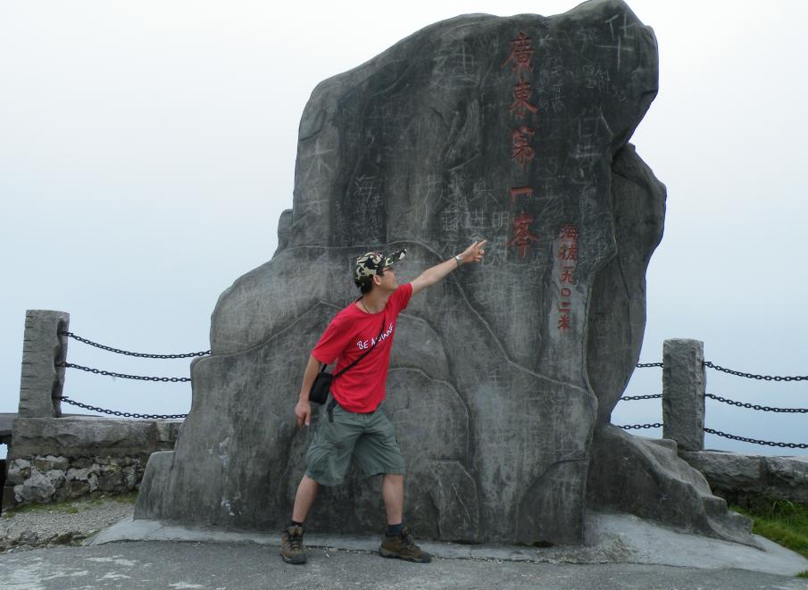 ��ɫ���Ӿ�