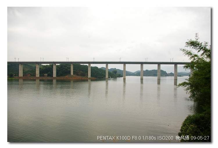 ���Ͽ���ľ�����·������׳�ۡ�