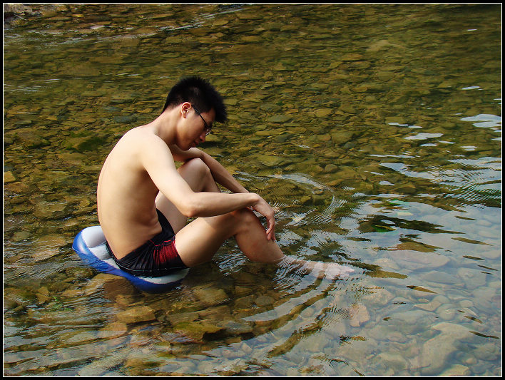 ���٣��ںӱ������Լ�һ���˵Ŀ���