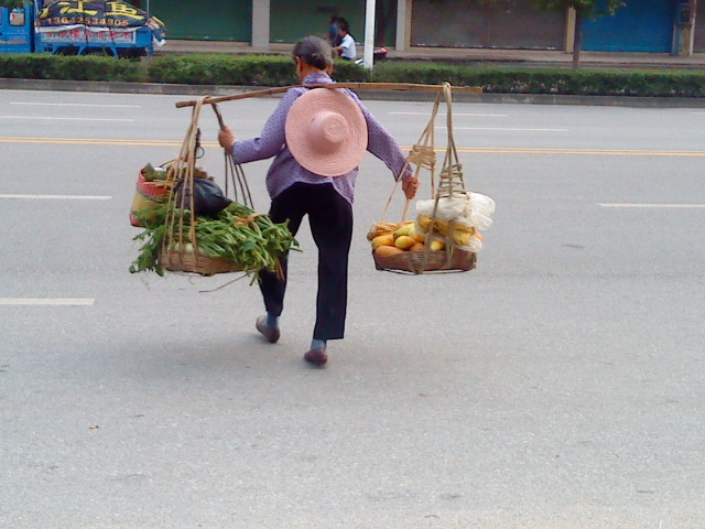 �����Ŵ�ǰ��С���г�����